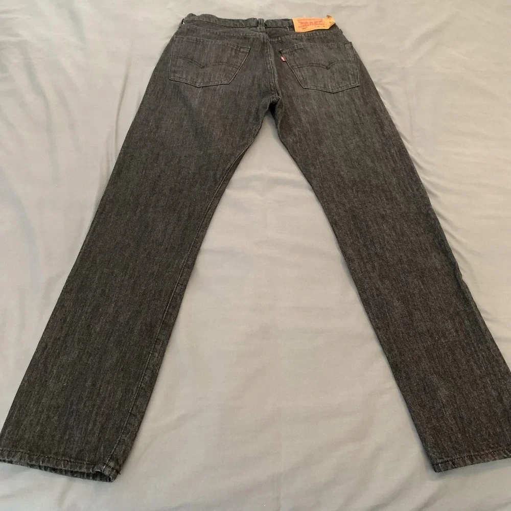 Levis 501 Jeans Mens 30x32 Gray Charcoal Wash Regular Straight Denim Pants